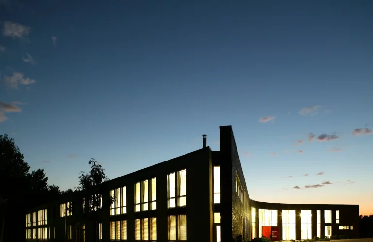 Das Gebäude als Silhouette
